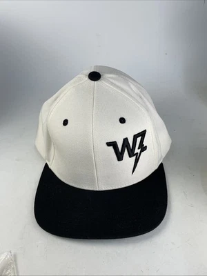 Gorra estilo béisbol Warren Zeiders Lightning Bolt Logo negra blanca con cierre a presión Foto 1 de 4