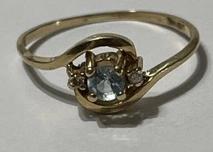 Anello in oro 14 kt con acquamarina e diamanti misura 7,5 - Foto 1 di 5
