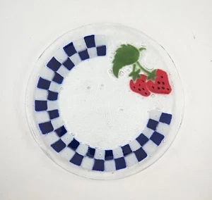 Plato de postre para ensalada de fresa a cuadros arte en vidrio fundido firmado Peggy Karr 7,75" - Imagen 1 de 3