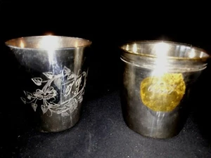 Lot de 2 Anciennes timbales en métal argenté-poinçons orfévre et monogrammes - Imagen 1 de 12