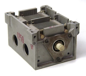 Condensador giratorio 2x / condensador giratorio / condensador de sintonización, 2x 300 pF, Wehrmacht - Imagen 1 de 4