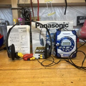 Beautifully maintained Shockwave cassette player with genuine headphones RQ-SW20 - Picture 1 of 24