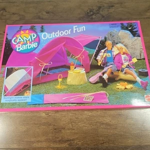 CAMP BARBIE Outdoor Fun Tent Campeggio Set, 1993, MATTEL NUOVO CON SCATOLA ~ Sigillato - Foto 1 di 4
