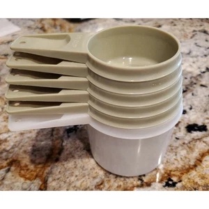 Vintage Tupperware Measuring Cups Avocado Green Set 6 piece - Picture 1 of 5