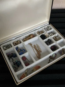 Lot Of Vintage Costume Jewerly 15 Earrings & 1 Necklace with Jewelry Box - Picture 1 of 17