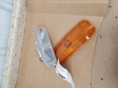 Passenger Corner/Park Light Below Headlamps Fits 96-02 EXPRESS 1500 VAN 299508 - Image 1 of 4