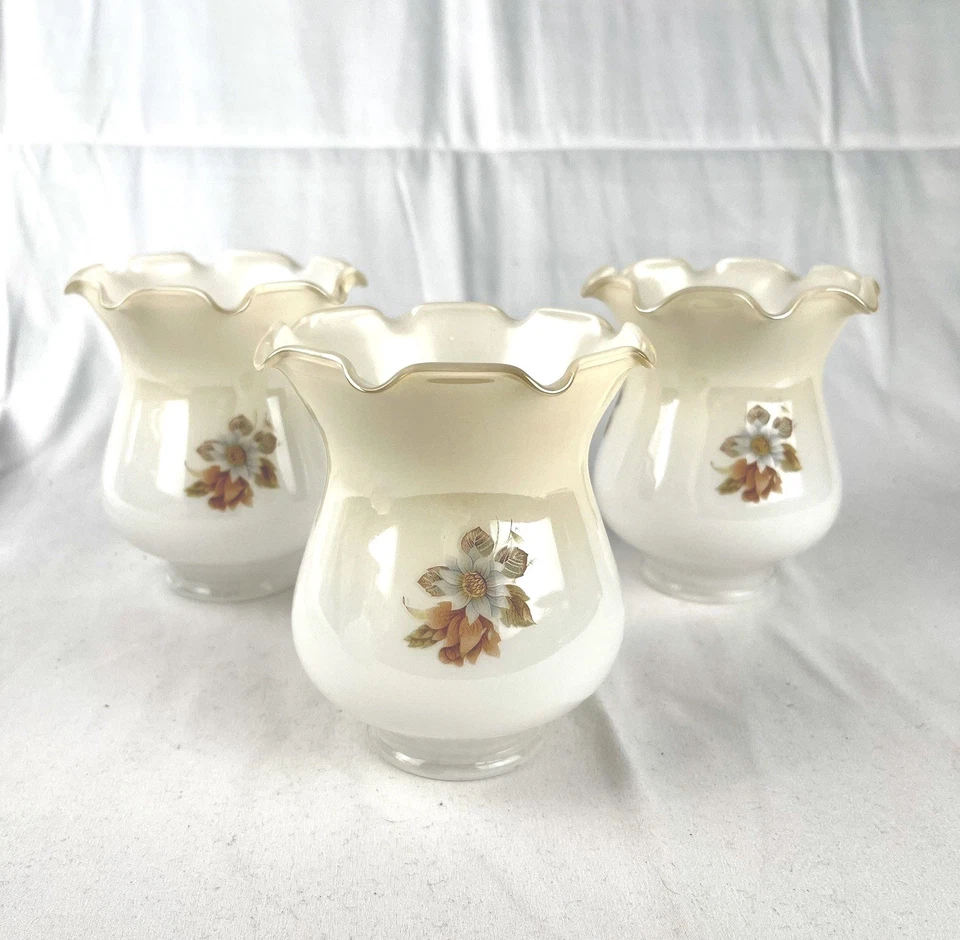 (Paquete de 3) Vidrio de tono claro con forma floral con diseño de flores, marrón/blanco, montaje de 2" de colección Foto 1 de 4