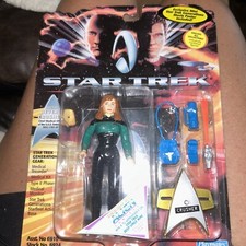 STAR TREK: The Next Generation - DR. BEVERLY CRUSHER Action Figure !