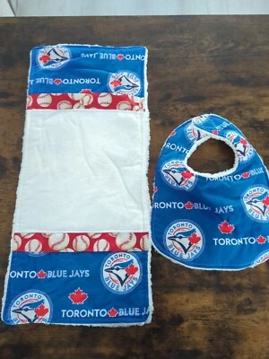 Paño y babero suave para eructar en el hombro del bebé - MLB - Toronto Blue Jays  Foto 1 de 2