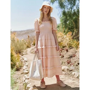 The Great. THE SCALLOP SAVANNA DRESS in Light Peach  Scallop Eyelet Sz 1 (Small) - Picture 1 of 12