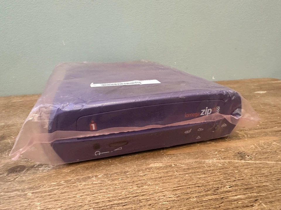 NEW - Iomega ZIPCDUSB ZIP CD 650 CD-R/RW External USB Drive CD-ROM ONLY - Image 1 of 4