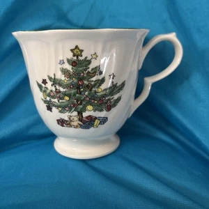 4er Set Nikko Happy Holidays Kaffee Tee Tassen mit Fuß Weihnachtsbaumwirbel weiß - Bild 1 von 4