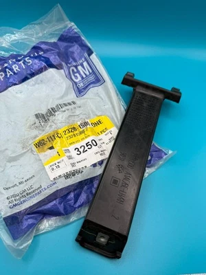 OEM 2016 - 2024 Chevrolet Camaro Left Right Rear Bumper Lower Bracket 23281500 Foto 1 de 4