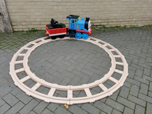 electric ride on thomas the tank engine