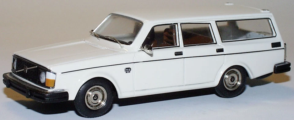 1975 Volvo 245 GL Wagon blanc 1/43 métal blanc/étain tout monté - Photo 1/1