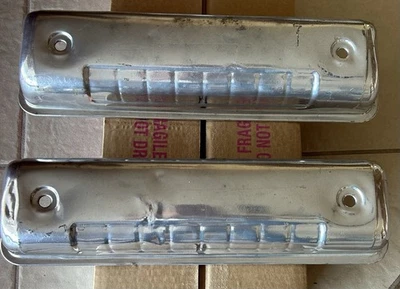 Cubiertas de válvulas Ford vintage Foto 1 de 4