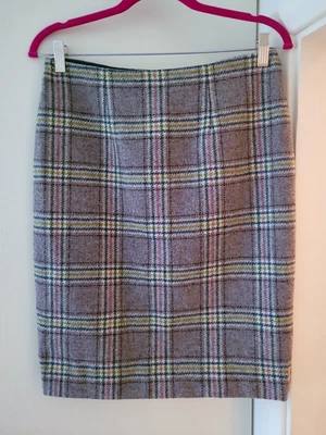 Boden Size 10 Tweed Skirt By Moon in 100% Wool - Image 1 of 4