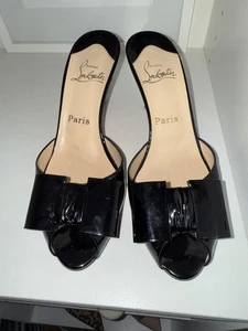 CHRISTIAN LOUBOUTIN Black Patent Leather Bow Vamp JOLI NOEUD Heels Mules 39.5 - Picture 1 of 4