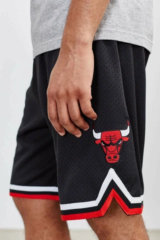 Mitchell & Ness Chicago Bulls 1997-98 97 -98 AUTHENTIC ALTERNATE Black Shorts Cover