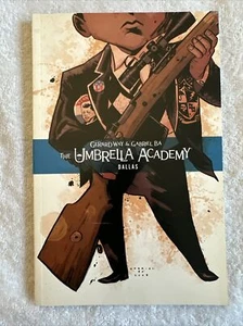 Cómics de Dark Horse 2009 de The Umbrella Academy volumen 2 de Gerard Way Gabriel Ba - Imagen 1 de 3