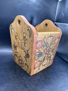 Bellissimo secchiello vintage in legno dipinto a mano arte popolare disegni uccellini e fiori - Foto 1 di 21