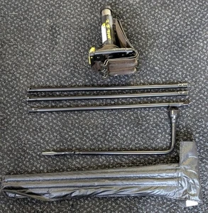 2011 CHEVY SUBURBAN JACK AND TOOL KIT - Picture 1 of 7