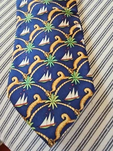 Corbata de seda Salvatore Ferragamo azul marino - Italia, caprichoso motivo de barco cortapelos - Imagen 1 de 3