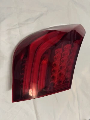 BMW 750Li 2015 luz trasera izquierda lado del conductor OEM 7300269 Foto 1 de 4