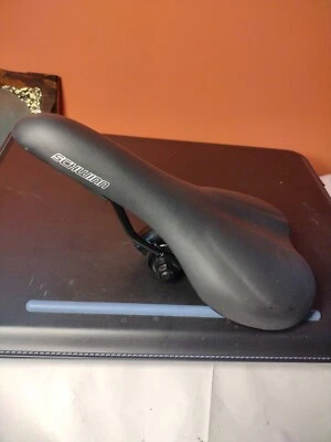 Asiento de bicicleta deportivo clásico Scwinn negro 10 1/2 pulgadas x 6 pulgadas nuevo sin caja. Foto 1 de 4