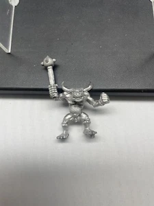 Warhammer - Beastmen - Minotaur with Mace - MM42 - Picture 1 of 2