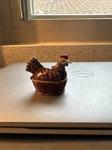 Caja de baratija con bisagras miniatura pollo en nido Monet gallina - Imagen 1 de 5