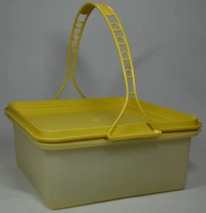 VTG TUPPERWARE CAKE CARRIER 10 X 10 INCHES MADE IN CANADA WITH HANDLE - Picture 1 of 12