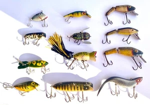 Konvolut 12 alte Vintage Angelköder Metall Kunststoff Holz ein paar Heddon - Bild 1 von 14