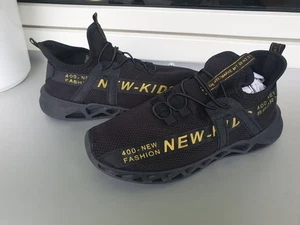 Sneaker Gr.38,5 schwarz Jungenschuhe Neu Inklusive Versand - Bild 1 von 3