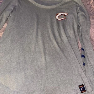 Women’s Cleveland Cavaliers Long Sleeve T shirt Size Large - Picture 1 of 6