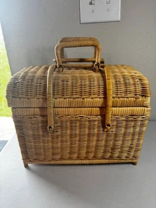 Vintage Rattan Wicker Picnic Basket with Lid & Handle - Storage - Picture 1 of 4