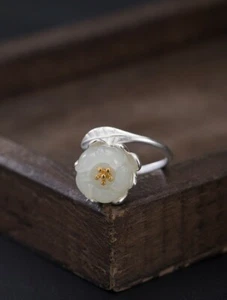 I04 Ring Blüte aus weißer Jade Blatt Silber 925 Gr. 18 - 19 größenverstellbar - Bild 1 von 7