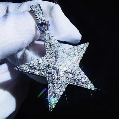 Colgante con dije de estrella de moissanita real de corte redondo de 2 quilates enchapado en oro blanco de 14 quilates para hombre Foto 1 de 4