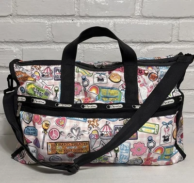 Bolso de Lona Grande De Colección LeSportsac Carnaval Freak Show/Feria Boletos Fin de Semana Usado en Excelente Condición Foto 1 de 4