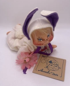 Annalee 90 Conejito de Pascua Niño Bebé Sentado O Gateando De Colección 1985 Con Etiquetas Hecho en EE. UU. - Imagen 1 de 15
