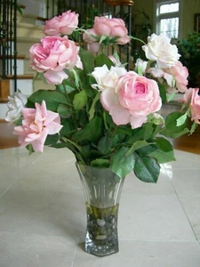 Kunstblumengesteck aus rosa Rosen & Grün Klarglas Vase Acryl Wasser - Bild 1 von 9