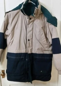 CHAQUETA REVERSIBLE RENDIMIENTO STONE RIDGE ABRIGO CON CAPUCHA brazo pozo a brazo pozo 24 in - Imagen 1 de 7