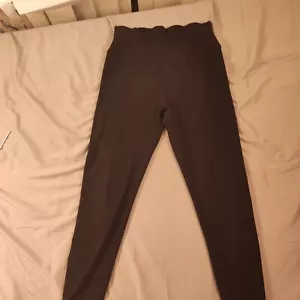 Fabletics Define Powerhold High Waisted Black Leggings Women’s Small Athletics  - Bild 1 von 17