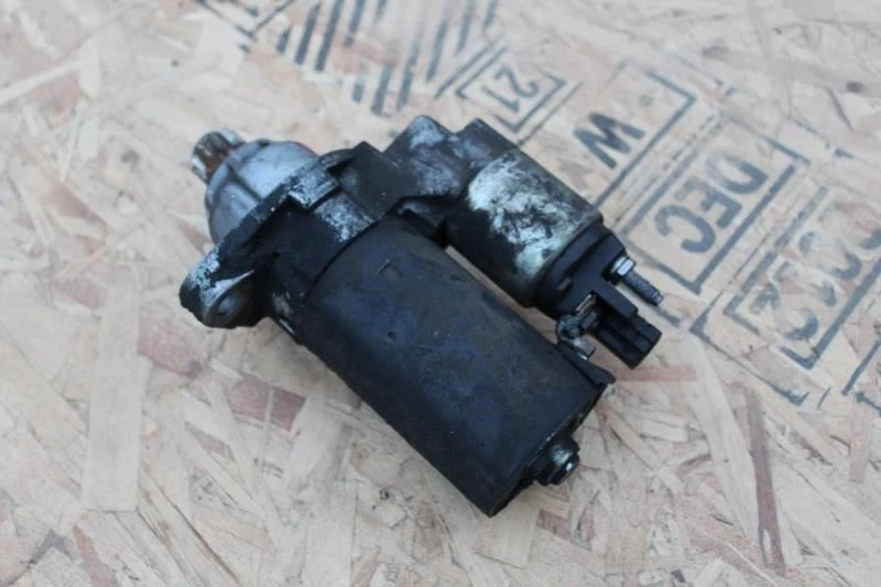 2009 Volkswagen Beetle motor de arranque automático A/T - Imagem 1 de 4