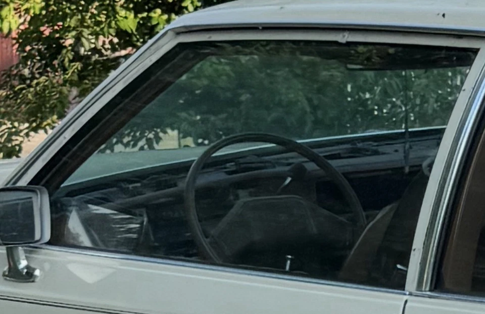 1980 - 1985 凯迪拉克轿跑车 De Ville 司机门窗玻璃(不含装饰) — 第 1/1 张图片