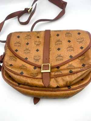 Auténtico bolso de hombro de cuero MCM Visetos bandolera marrón herrajes dorados Foto 1 de 4