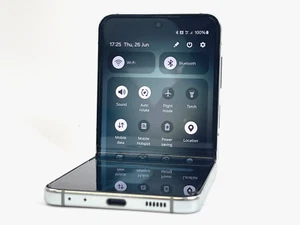 Samsung Galaxy Z Flip5 SM-F731B 256GB Mint Unlocked Average Grade C 844 - Picture 1 of 24
