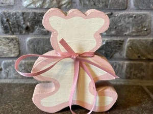 Vintage Stil süß rosa & cremeweiß Holz Teddybär Regal Sitter - Bild 1 von 6