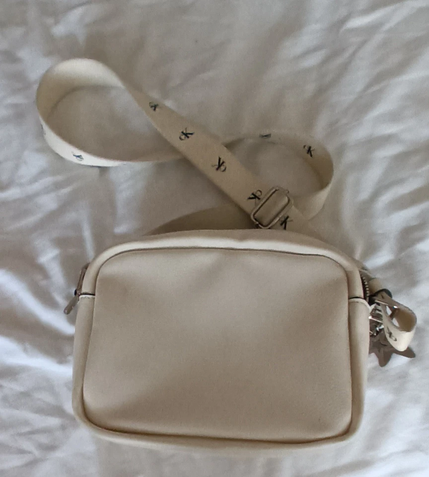 Calvin Klein Women's Crossbody Bag Small - Image 1 of 4