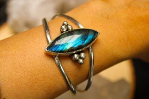 Pleasing Labradorite Gemstone 925 Sterling Silver Handmade Bracelet Cuff S-43 - Picture 1 of 5